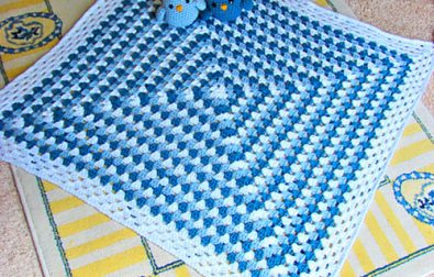 easy-crochet-granny-square-baby-blanket-free-pattern