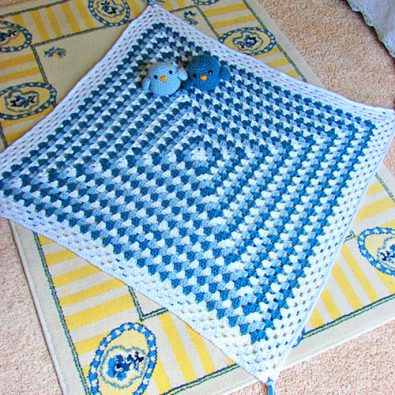 easy-crochet-granny-square-baby-blanket-free-pattern