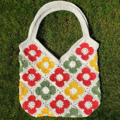 free-crochet-granny-square-daisy-tote-bag-pattern