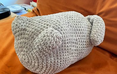 grey-cute-crochet-cat-pillow-pattern-free