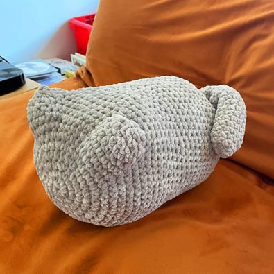 grey-cute-crochet-cat-pillow-pattern-free