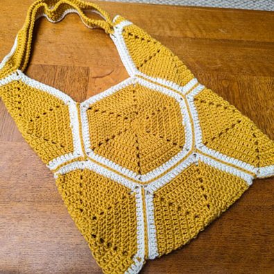 mustard-crochet-hexagon-bag-free-pattern