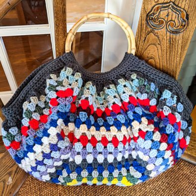 striped-crochet-granny-square-bag-free-pattern