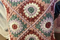 color-bursts-crochet-pillow-granny-square-free-pattern