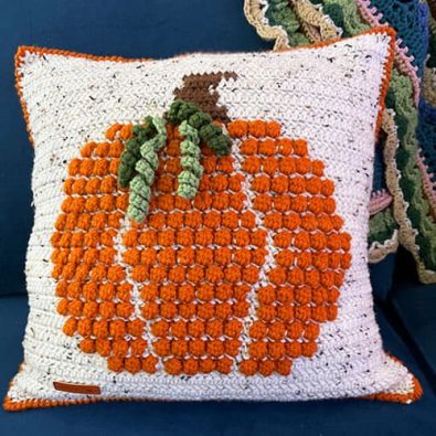 halloween-crochet-pumpkin-pillow-pattern-free