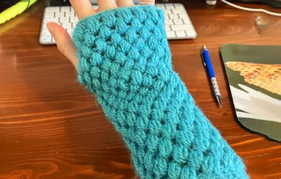 puff-stitch-free-crochet-pattern-for-fingerless-gloves