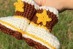 star-free-crochet-pattern-for-baby-booties