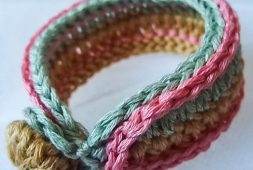tricolor-crochet-bracelet-free-pattern