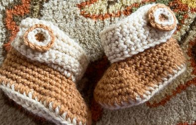 brown-free-newborn-booties-crochet-pattern