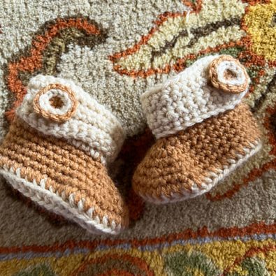 brown-free-newborn-booties-crochet-pattern