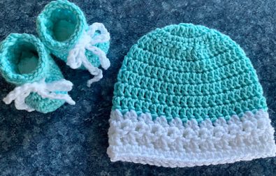 crochet-newborn-hat-and-booties-free-pattern