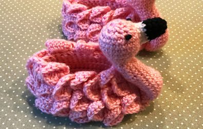 flamingo-easy-baby-booties-crochet-pattern-free