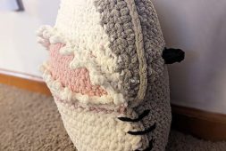 shark-free-crochet-decorative-pillows-pattern