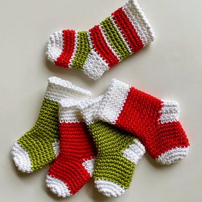 small-christmas-crochet-socks-pattern-free