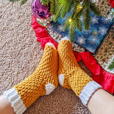 winter-holiday-crocheting-socks-pattern-free