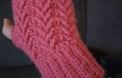 arrows-crochet-free-pattern-fingerless-gloves