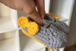 cute-details-free-baby-booties-easy-crochet-pattern