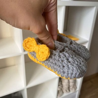 cute-details-free-baby-booties-easy-crochet-pattern