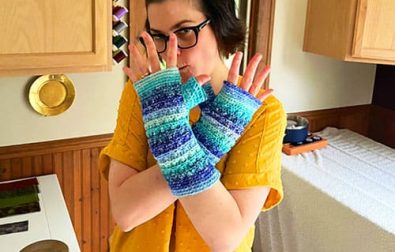 magic-colors-fingerless-mittens-free-crochet-pattern