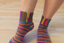 mixed-color-long-crochet-socks-pattern-free