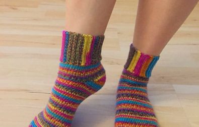 mixed-color-long-crochet-socks-pattern-free