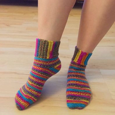 mixed-color-long-crochet-socks-pattern-free