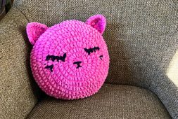 round-crochet-pillow-cat-free-pattern-pdf