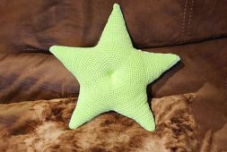 shining-free-crochet-star-pillow-pattern