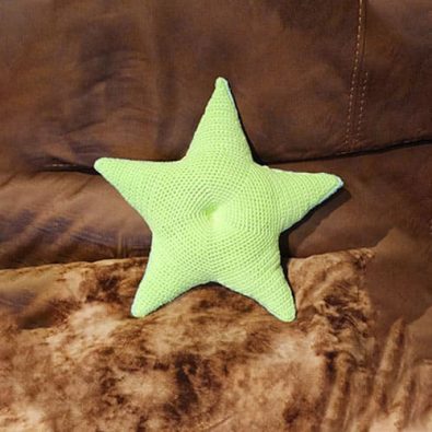 shining-free-crochet-star-pillow-pattern