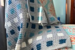 small-square-pattern-crochet-blanket-free