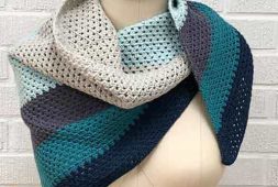 stripes-crochet-triangle-shawl-free-pattern