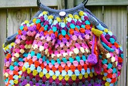 chic-free-crochet-pattern-granny-square-bag-pdf