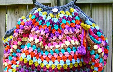 chic-free-crochet-pattern-granny-square-bag-pdf