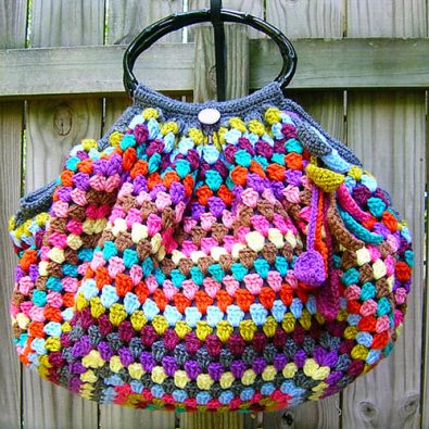 chic-free-crochet-pattern-granny-square-bag-pdf