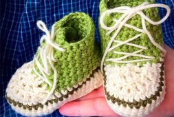 green-crochet-converse-baby-booties-free-pattern