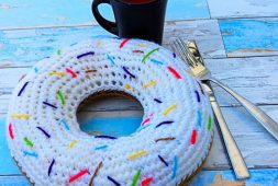 sweet-crochet-donut-pillow-pattern-free