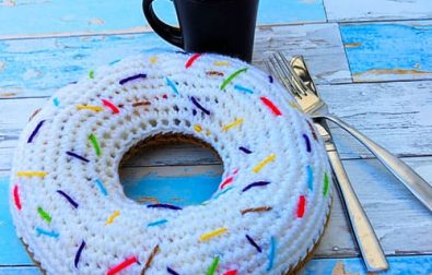 sweet-crochet-donut-pillow-pattern-free