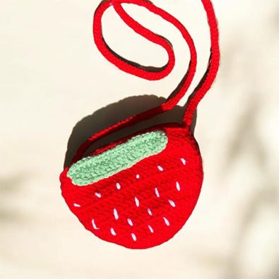 mini-crochet-strawberry-bag-free-pattern